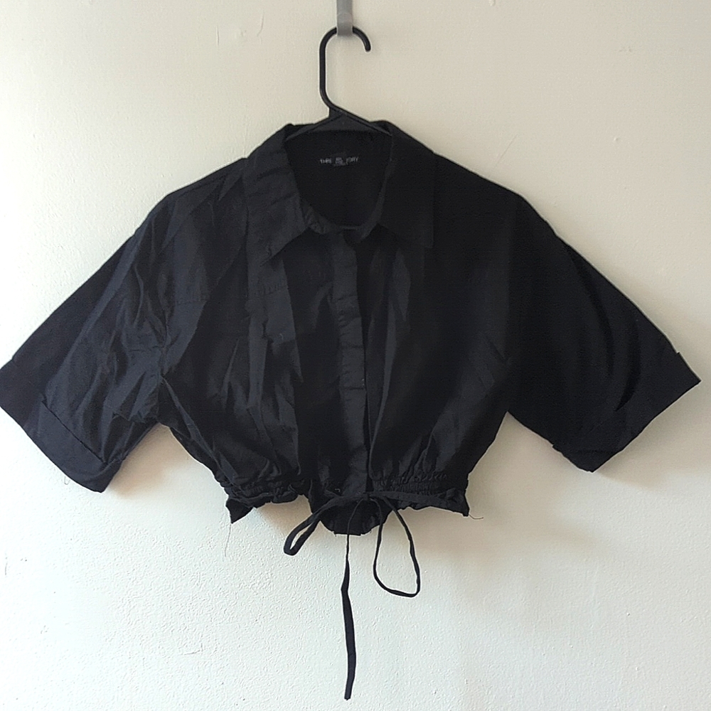 Thread Story collared cropped button down tshirt